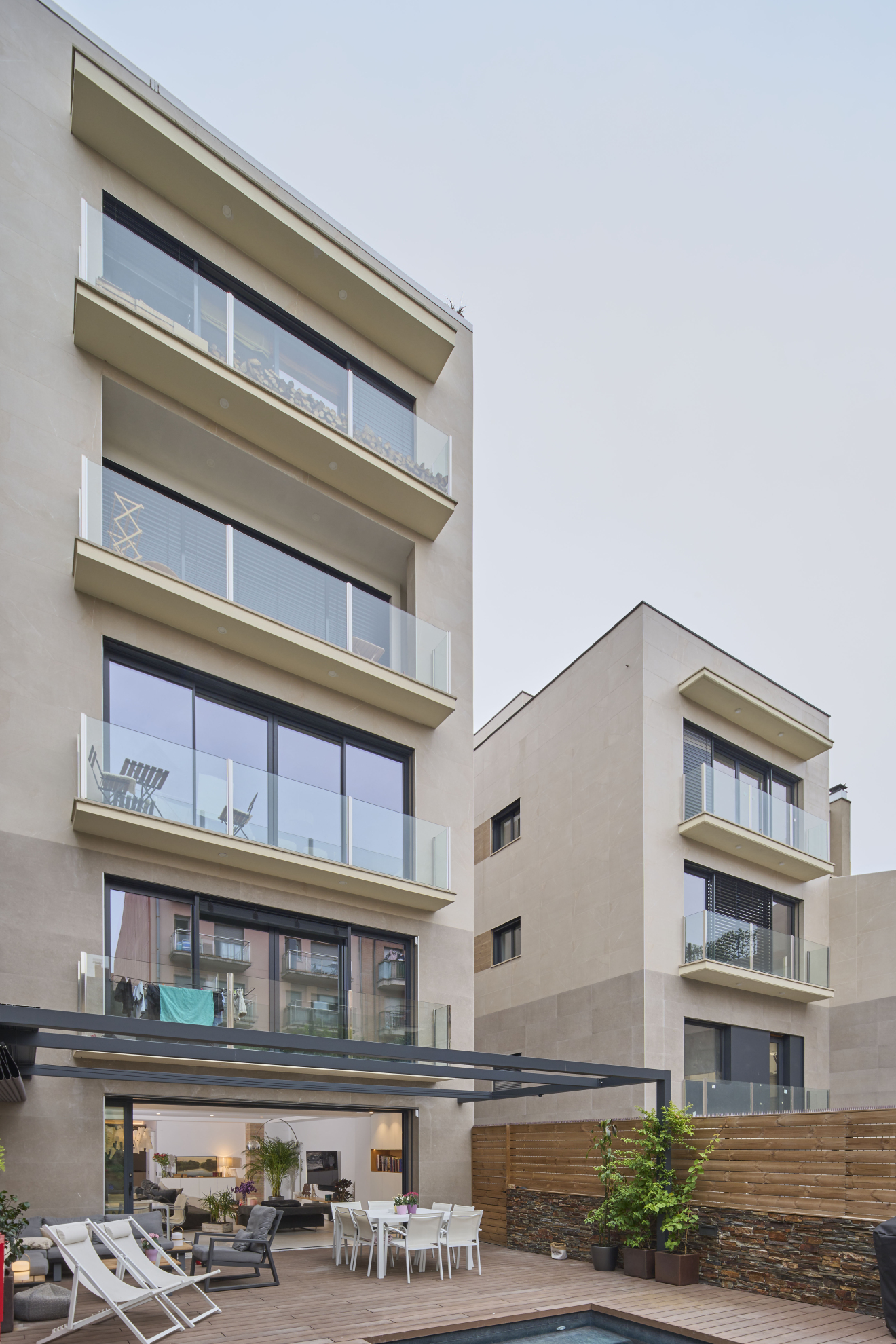 NOUS EDIFICIS PLURIFAMILIARS